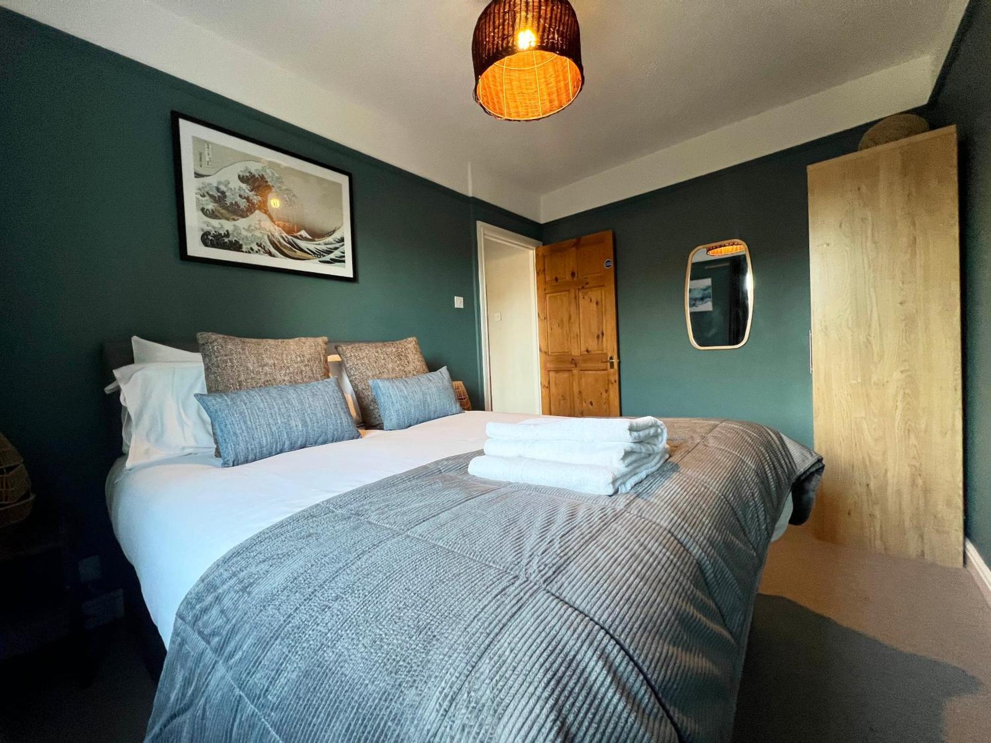 Recently Refurbished 3 Bedroom Home With Parking - Perfect For Longstays - Sleeps 8 Chester Zewnętrze zdjęcie